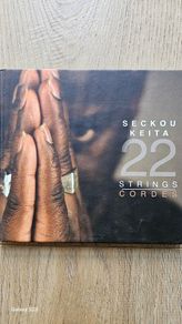 Seckou Keita. 22 Strings/ Cordes. Mini book with cd.