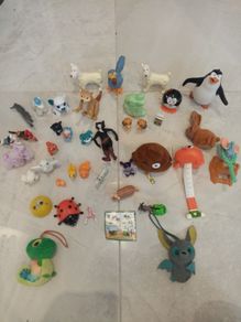 Toy figure bundle