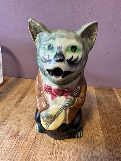 Cat standing up right jug
