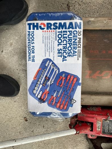 car tools , Jack & laying down board