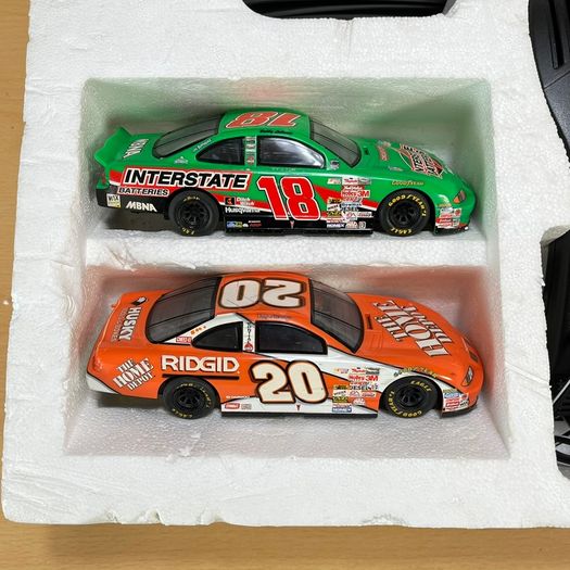 SCX 1:32 NASCAR Slot Car Track Set Tested - 2 Cars & Box - Super Speedway