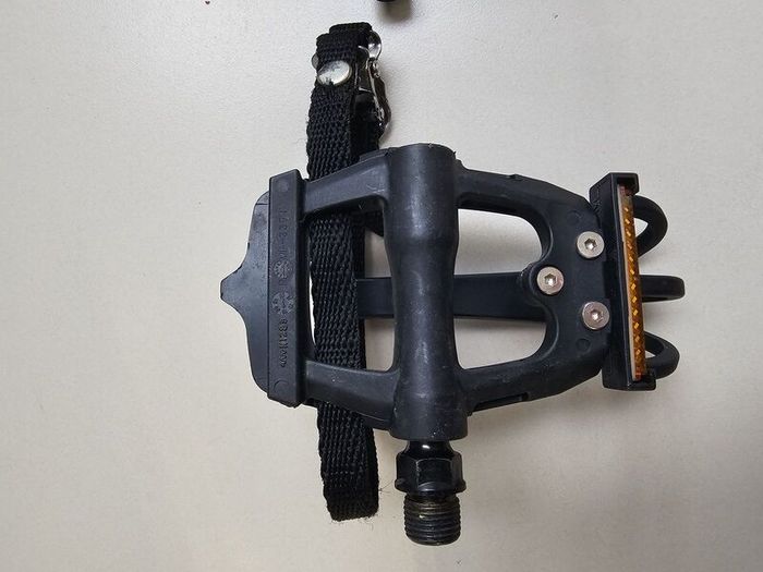 XLC VP-335T Pedals with Toe Clips and Straps