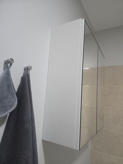 bathroom cabinets x 2