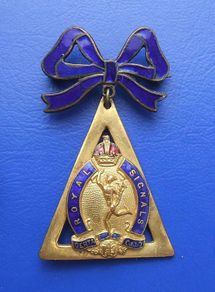ROYAL CORPS OF SIGNALS - WW2 period sweetheart badge (1940's)