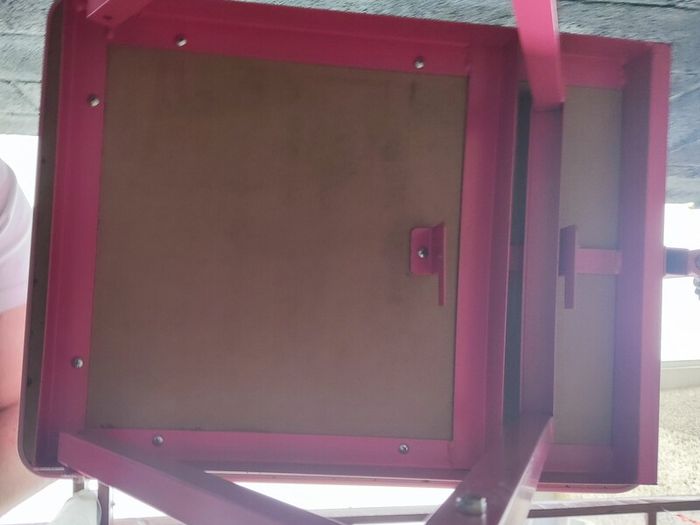 Dog grooming table