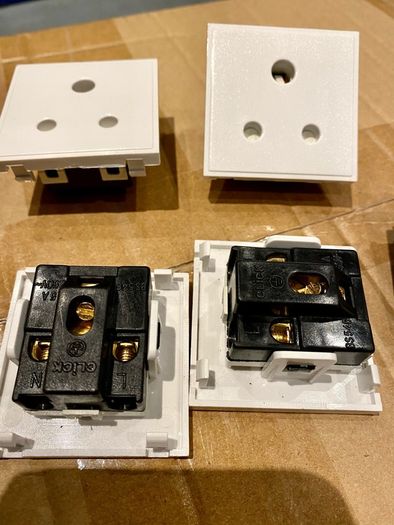 Click 5 amp socket modules for data plates