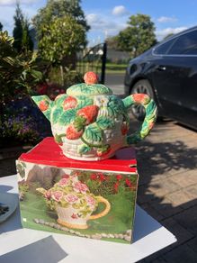 ceramic tea pot