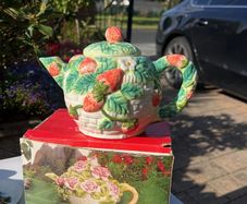 ceramic tea pot
