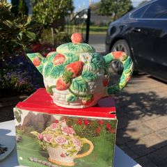 ceramic tea pot
