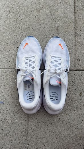 nike revolution 8