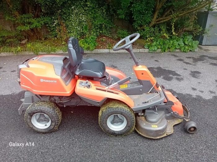 Ride on lawnmower