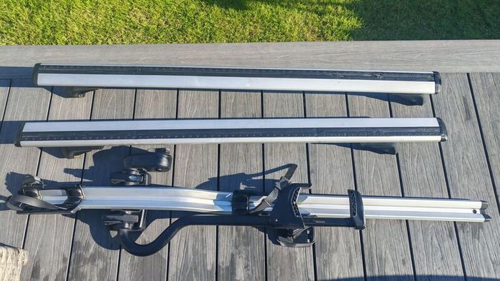 Thule wingbars and 2 bike carrier