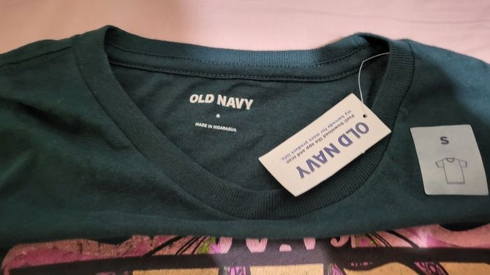 old navy dark green small t shirt