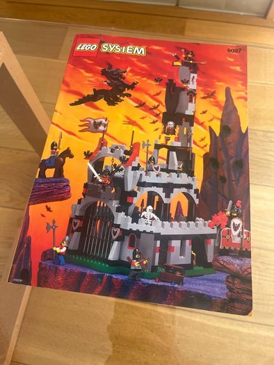 (Ultra Rare) Lego 6097 Night Lord's Castle - Complete Original Set