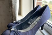 Elegant court shoes