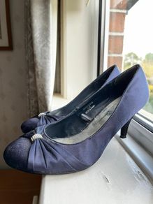 Elegant court shoes