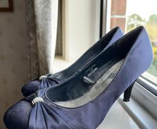 Elegant court shoes