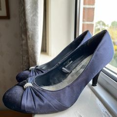 Elegant court shoes