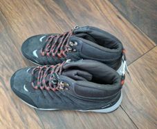 walking boots unisex UK 8
