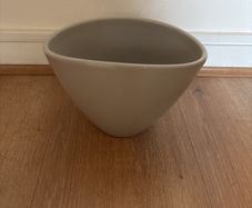 Ceramic plant pot