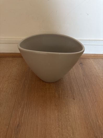 Ceramic plant pot