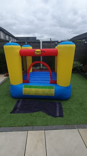 kids bouncy castle