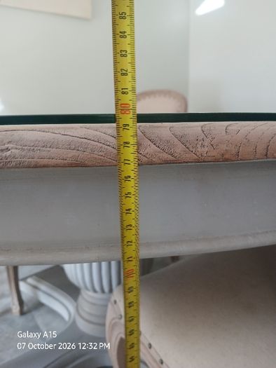 round kitchen table