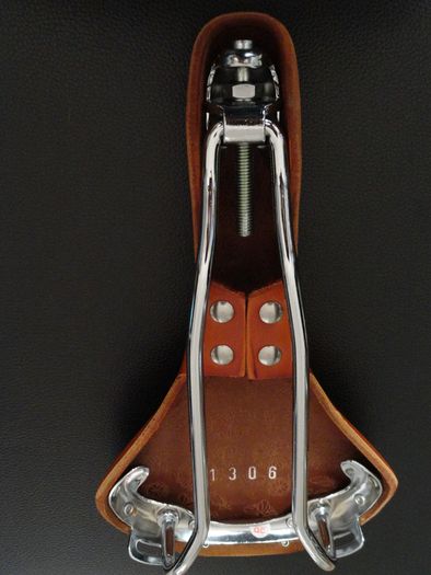 Heritage Cromo Premium Leather Saddle 280Mm 150Mm - Honey - See more at: http://lookyourbike.com/heritage-cromo-premium-leather-saddle-280mm-150mm-honey.html#sthash.MV1COBmP.dpuf