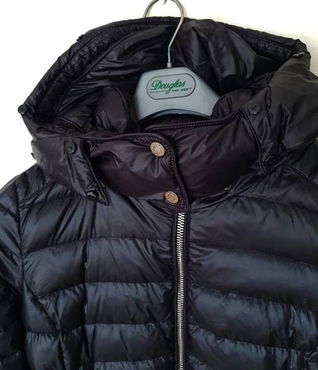 Holland copper down puffer jacker Size medium Pit to pit 20" black Hooded in good condition