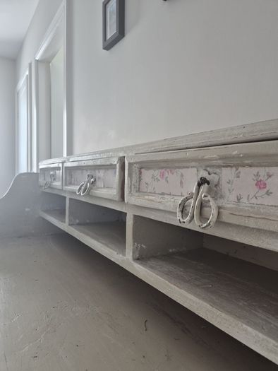 Writing/Vanity table