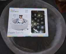 Kids ball pit and balls - free to go