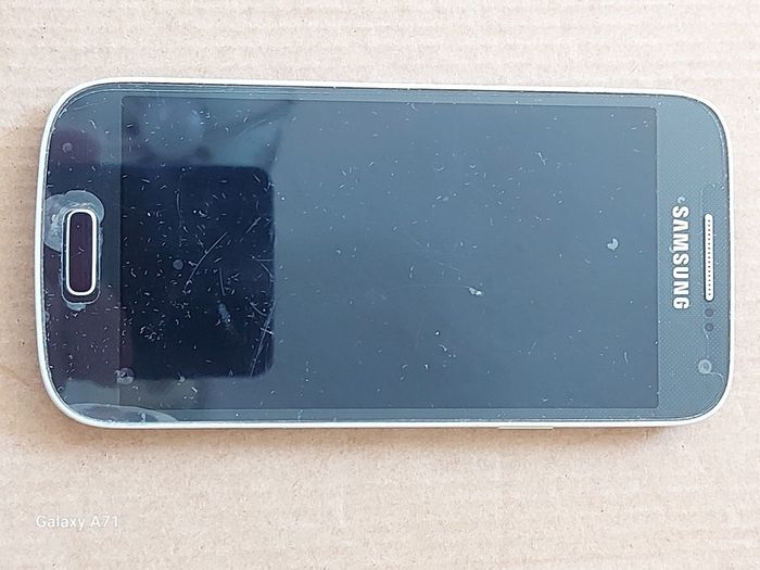 Samsung Galaxy S4 Mini Model GT-I9195, for parts or repair, not powering up