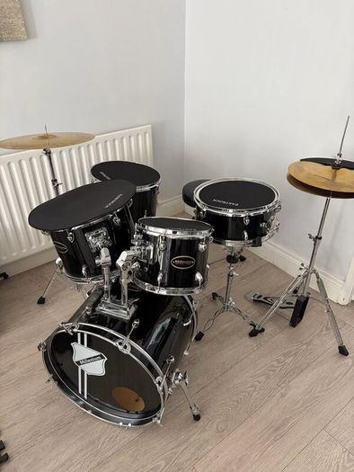 Acoustic Drum kit