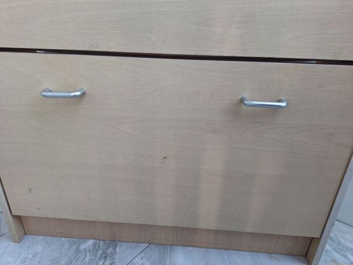 Shoe cabinet