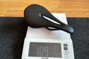 Carbon saddle 143mm wide - 109g