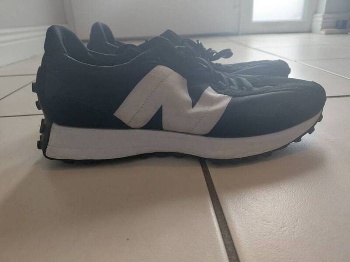 Mens New Blanace 327 trainers