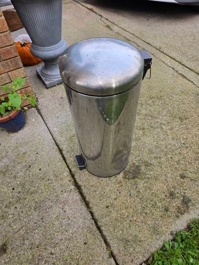 Silver pedal bin