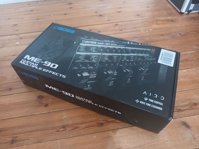 Boss ME-90 effect pedal with bag