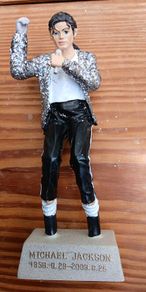 Michael Jackson  statue