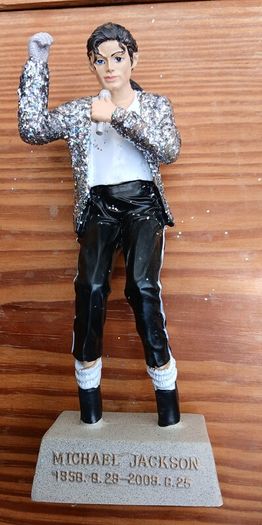 Michael Jackson statue