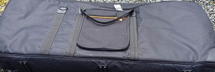 2 yamaha keyboard.2 keyboard cases.1 Herxules Double keyboard stand.2 keyboard power packs.