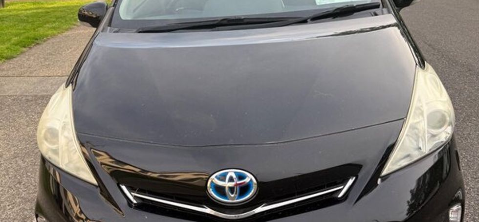Toyota Prius Alpha 2012