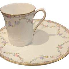 Elizabethan - Garland Rose - Teacup with saucer.