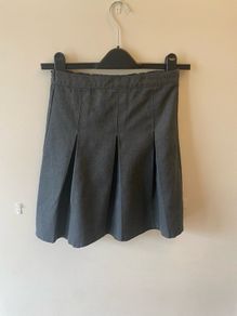 Dunnes grey skirt (as new) age 8-9