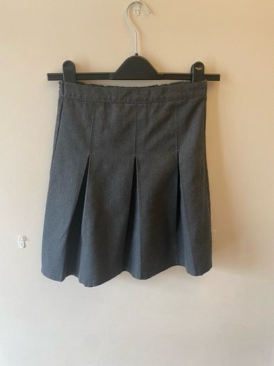 Dunnes grey skirt (as new) age 8-9