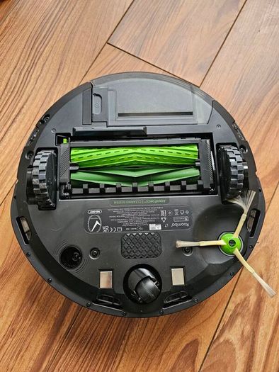 iRobot Roomba i7 Smart Robot Vacuum