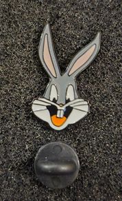 Bugs bunny, pin back badge.