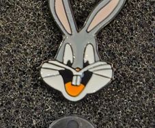 Bugs bunny, pin back badge.