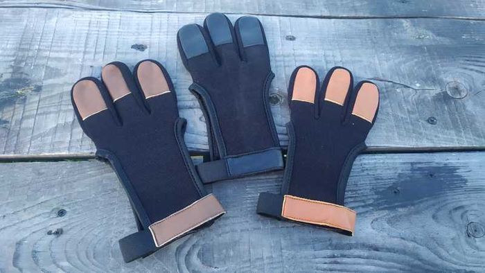 Protective Archery glove 3 fingers (natural leather).S/M/L/XL