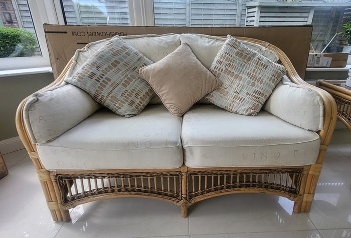 Wicker sofa & table